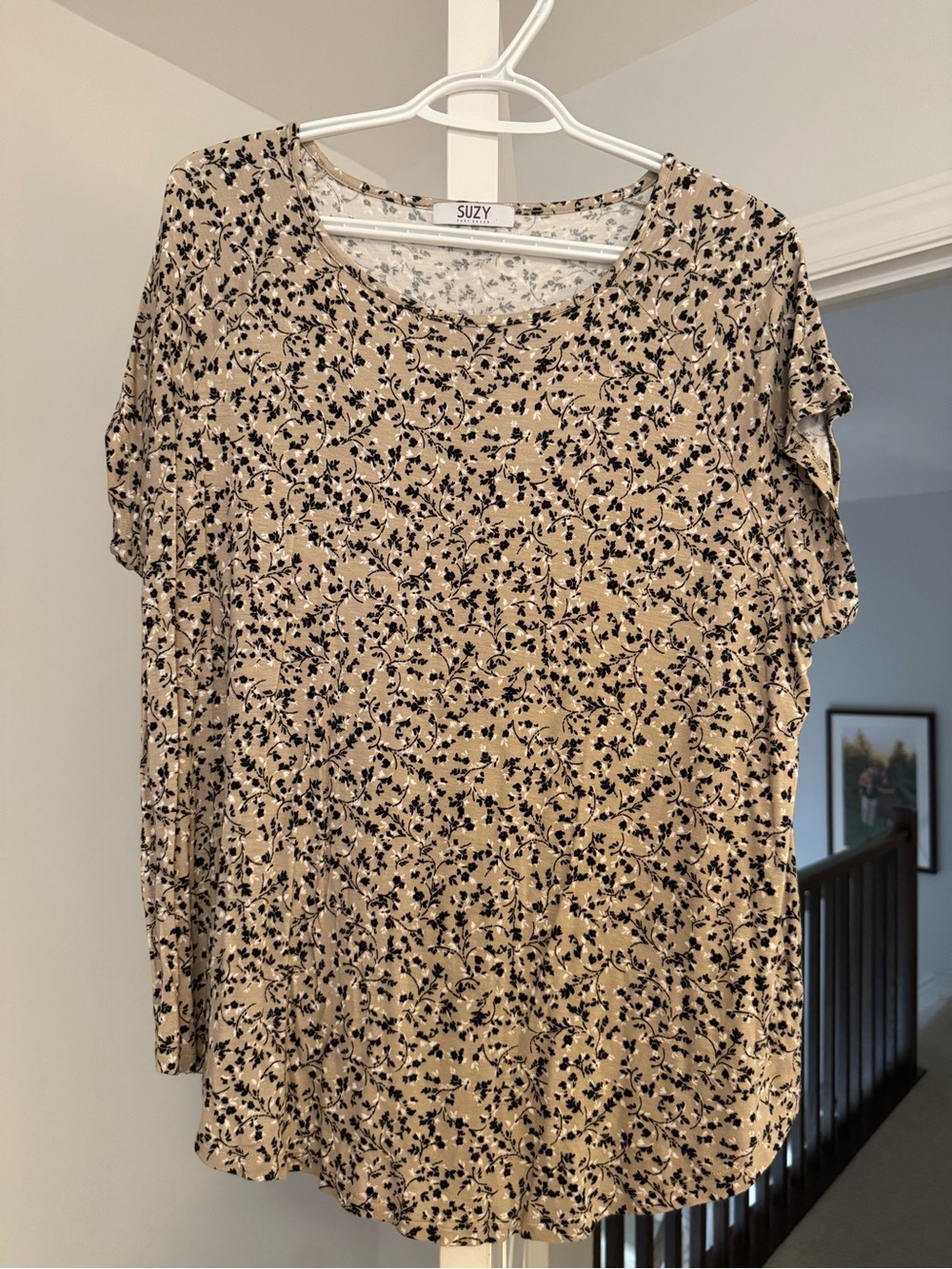 Suzy Shier Tan Floral Short-Sleeve Tee